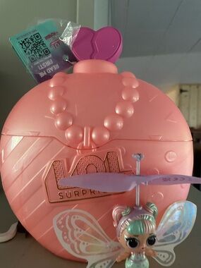 L.O.L. Surprise! Coral Pink Heart Compact with 2x fairies